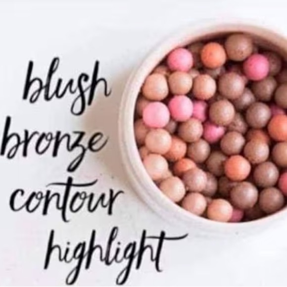 💗blush
🤎4 shades of bronzer
🧡highlighter
🤍will NOT clog your pores - Picture 6 of 10